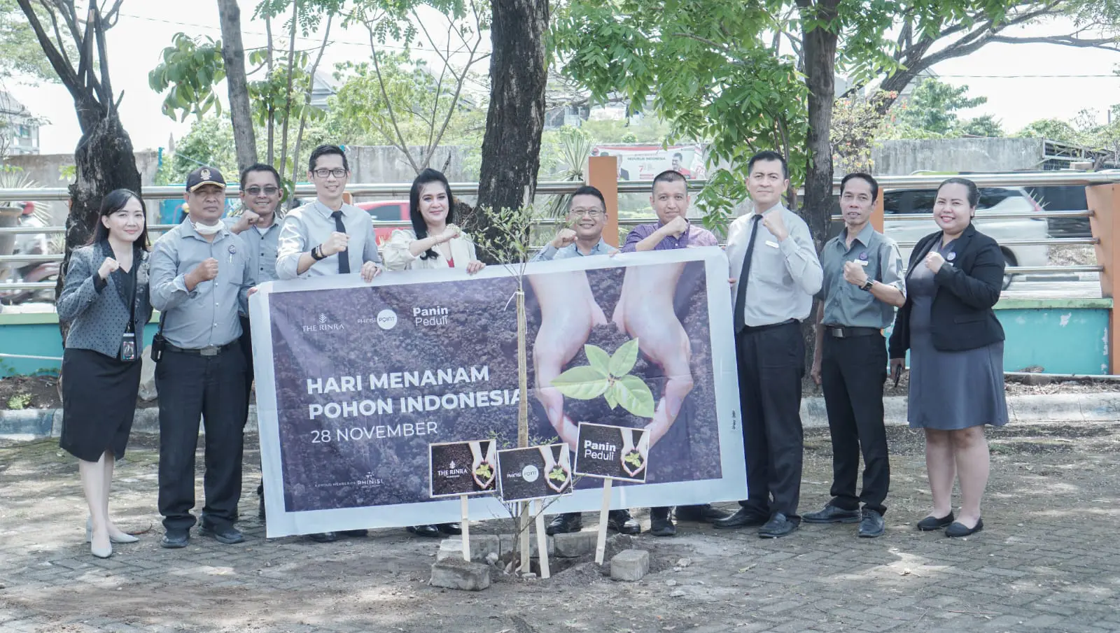 Peringati Hari Menanam Pohon Indonesia, The Rinra-PIPO Tanam Ratusan Pohon Ketapang