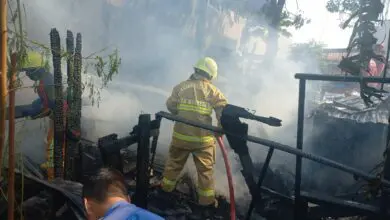 Si Jago Merah Lalap Habis Rumah Milik Warga di Makassar
