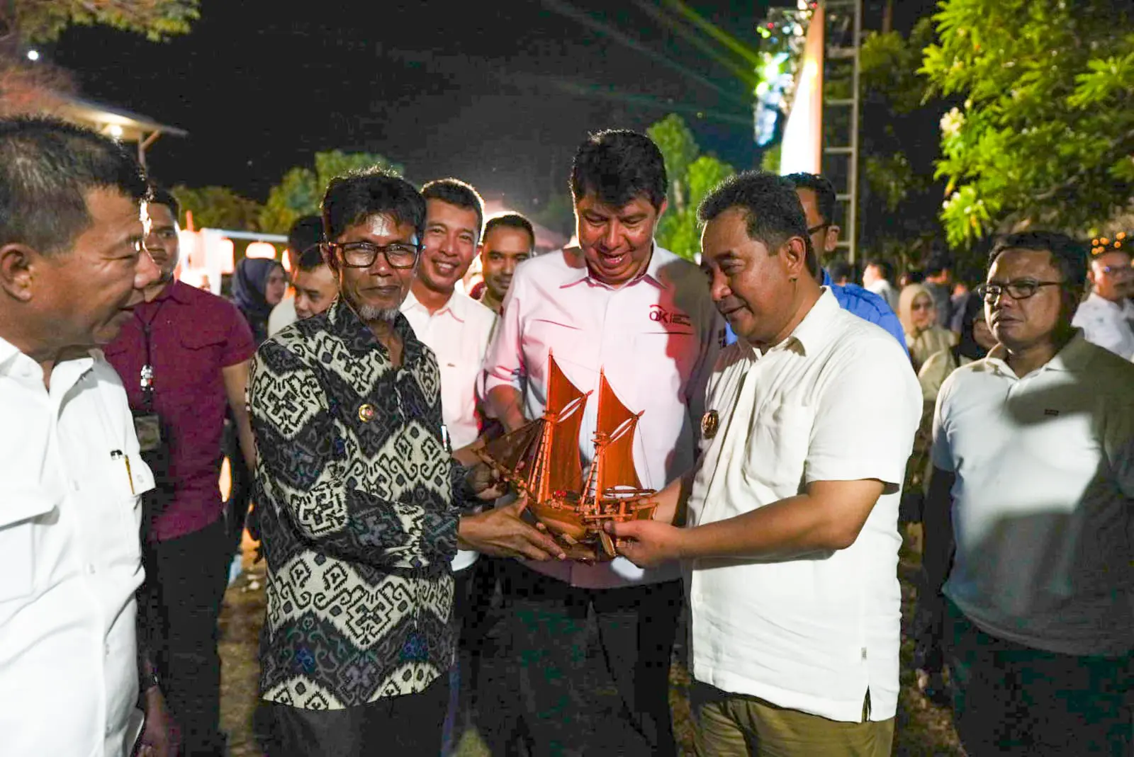 Pj Gubernur Harap Warga Desa Lembanna Bulukumba Mahir Bahasa Inggris