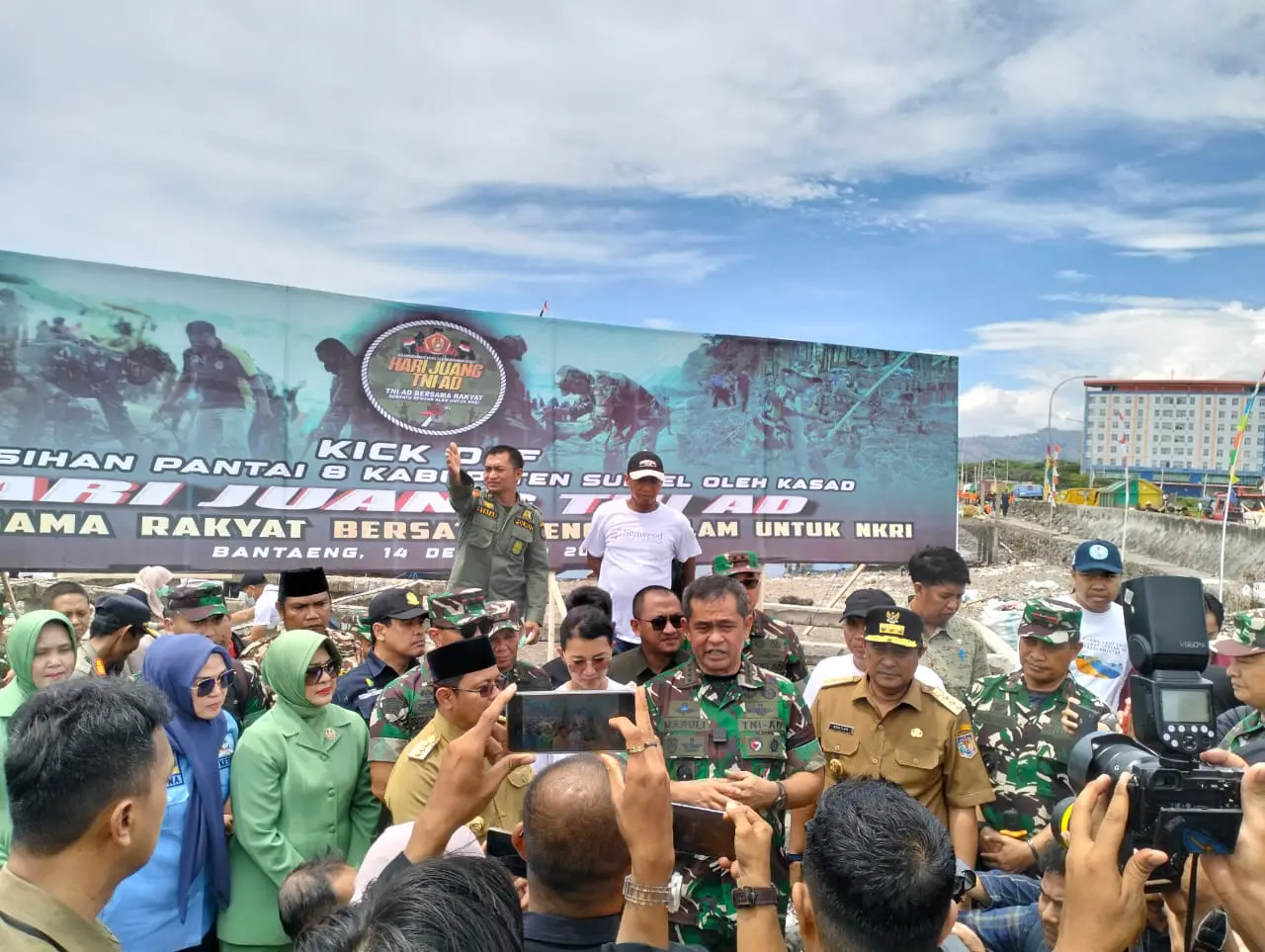 KSAD Kick Off Pembersihan 8 Pantai di Sulsel