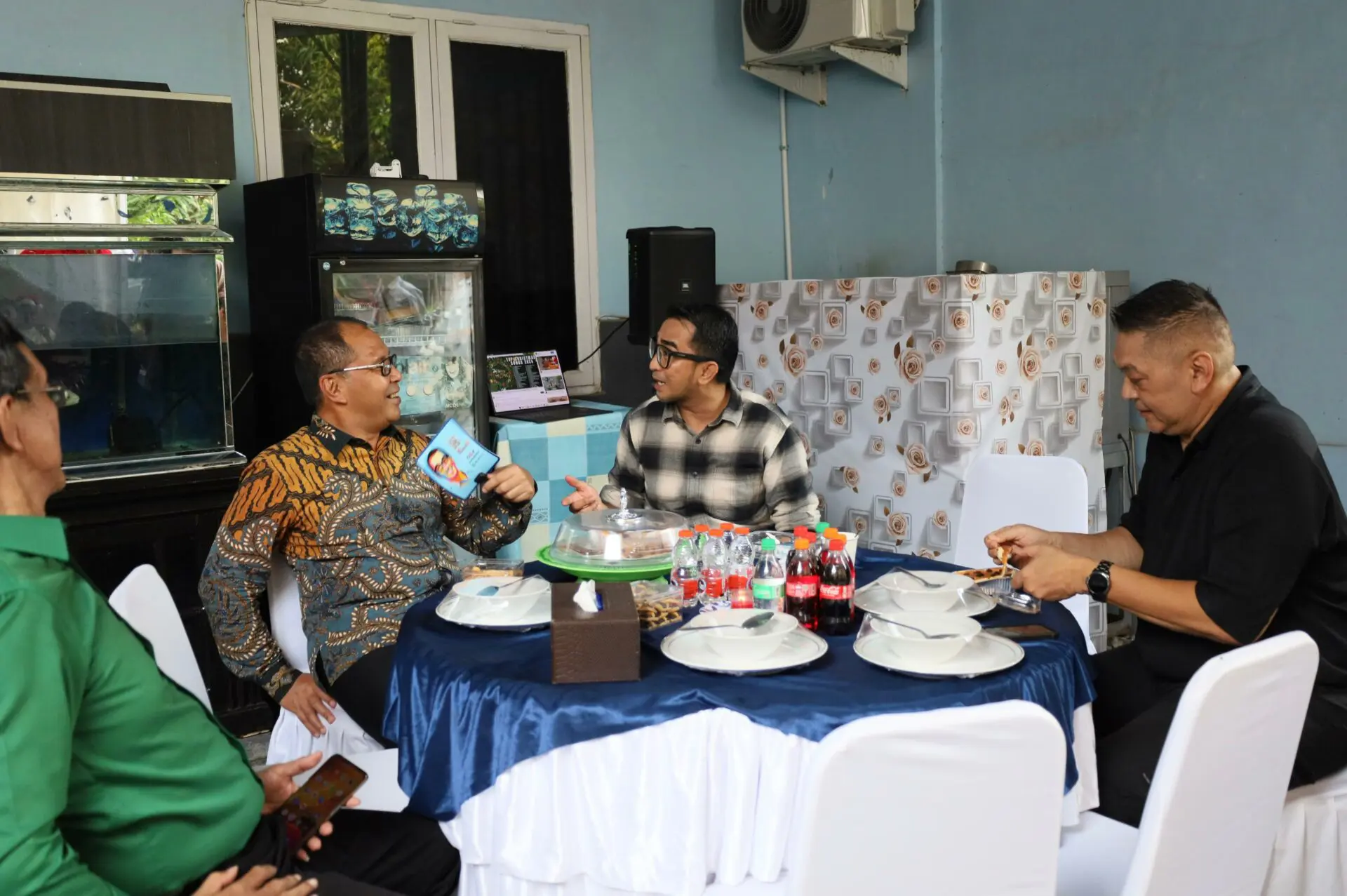 Perayaan Natal, Wali Kota Makassar Kunjungi Anggota DPRD dan Kepala Dinas