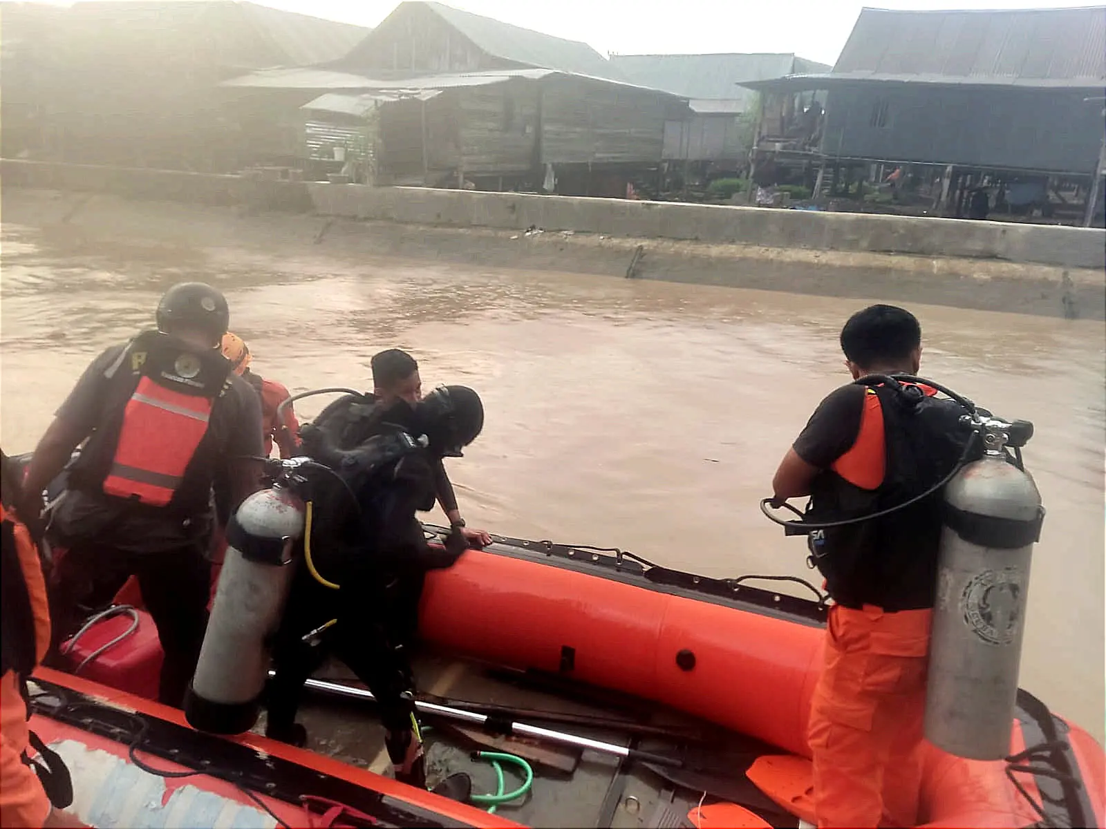 Basarnas Turun Tangan Cari Bocah yang Hanyut Terseret Arus di Pinrang