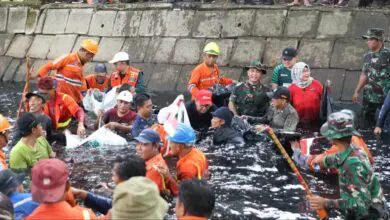 Wali Kota dan Dandim Makassar Turun Kanal Bersihkan Sampah