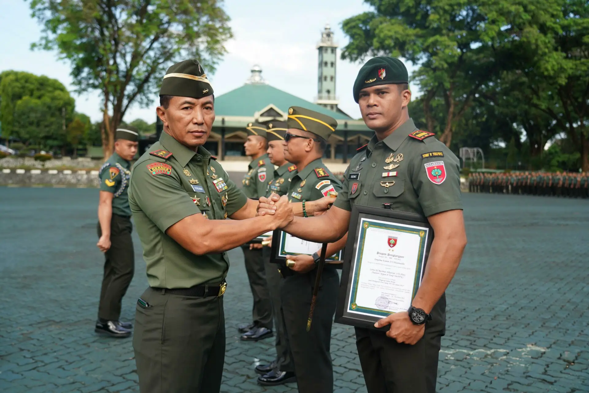 Sejumlah Perwira Terima Penghargaan Dari Pangdam Hasanuddin