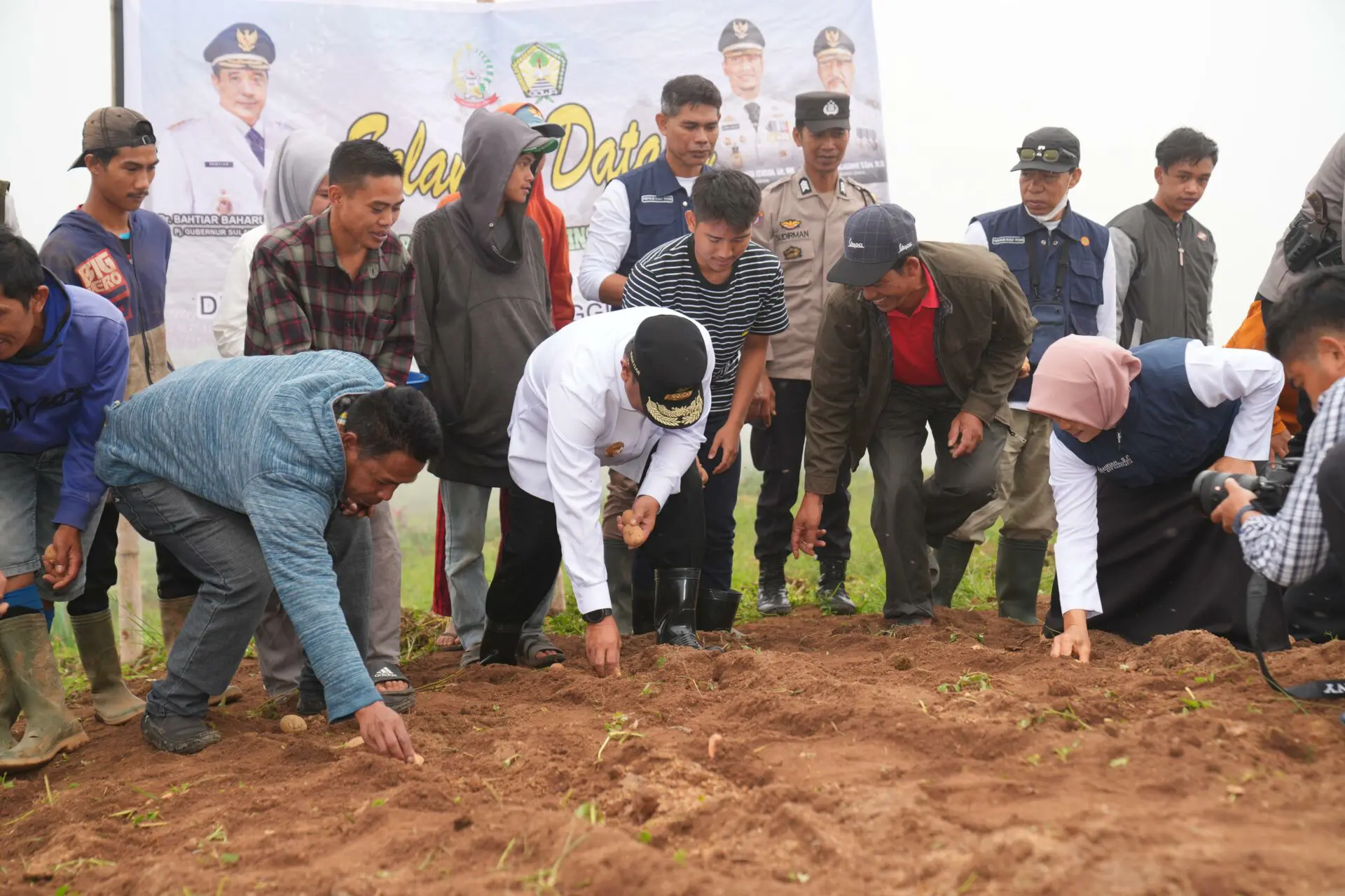 Janji Pj Gubernur Sulsel Bantu Petani Kentang di Gowa