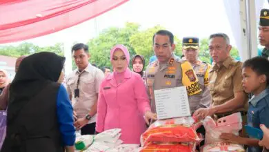 Kapolda Sulsel Bagikan Ribuan Paket Sembako dan Hadiah Umrah di Bone