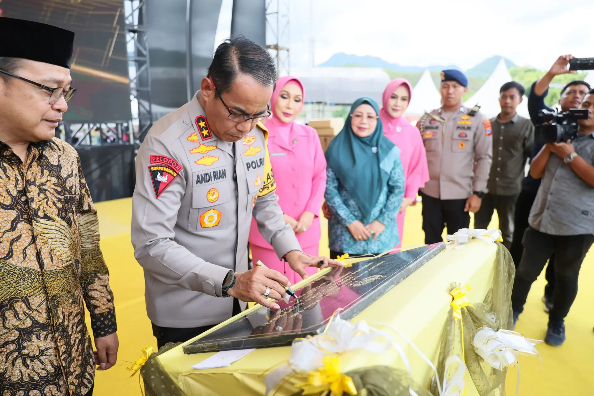 Kapolda Sulsel Irjen Andi Rian Resmikan Mako Polres Soppeng