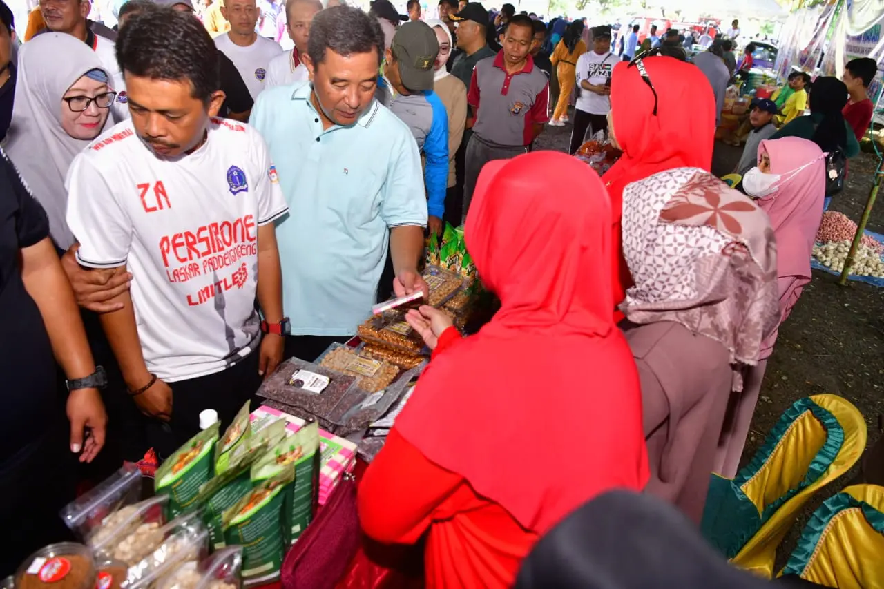 Berlangsung Meriah, Pasar Murah di Bone Untungkan Pedagang dan Masyarakat
