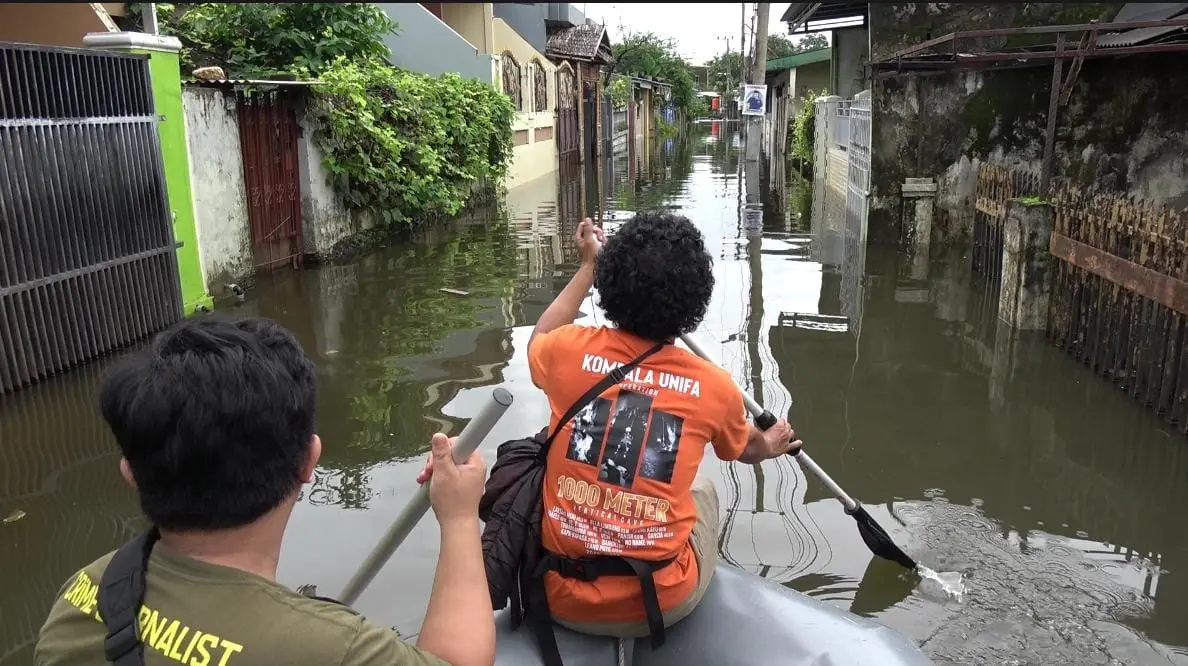 Ratusan Warga Mengungsi Akibat Banjir di Makassar