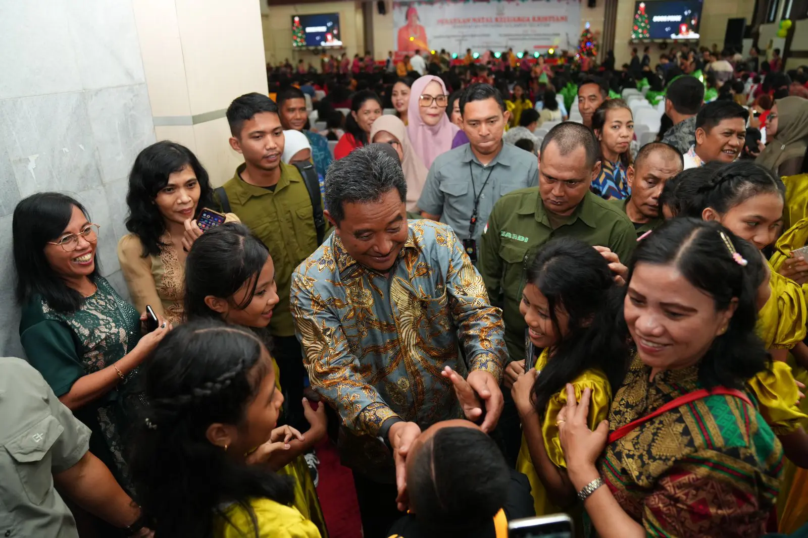 Pj Gubernur Hadiri Natal Bersama Keluarga Kristiani Pemprov Sulsel