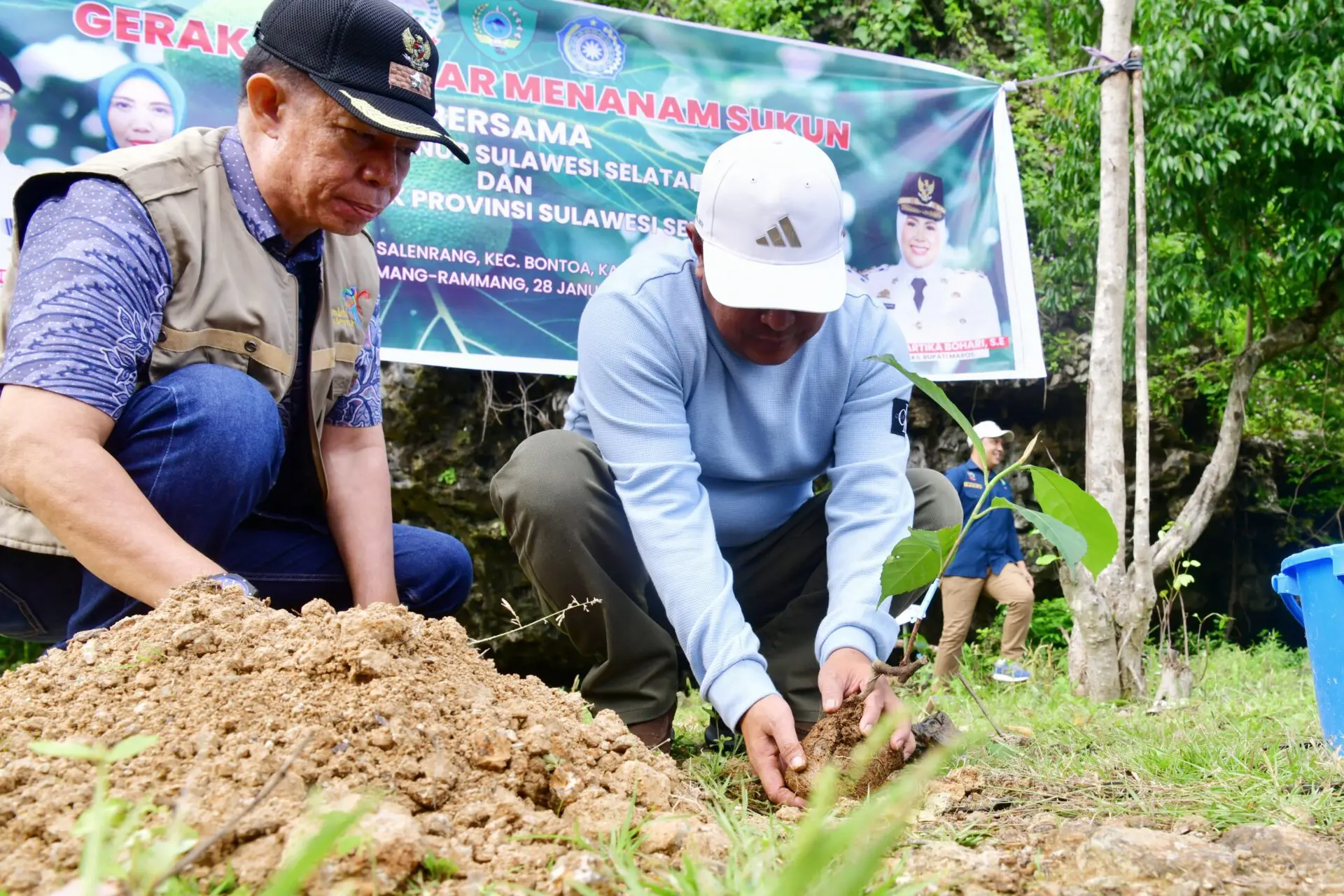 Komitmen Pj Gubernur Sulsel Hijaukan Kawasan Wisata Rammang-Rammang