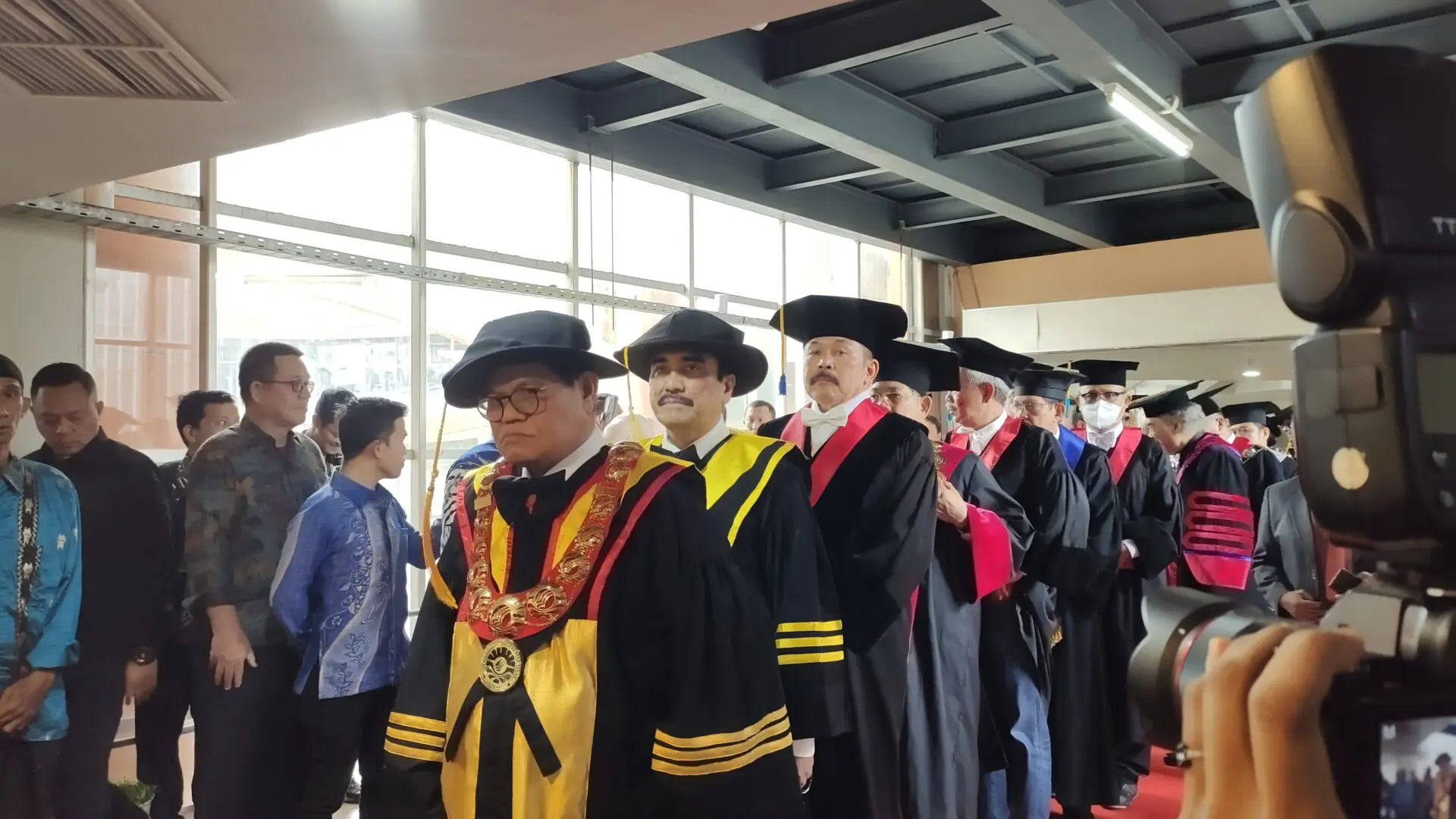 Jaksa Agung Hingga Ketua DPD RI Hadiri Pengukuhan Prof. Harris Arthur Hedar Sebagai Guru Besar UNM