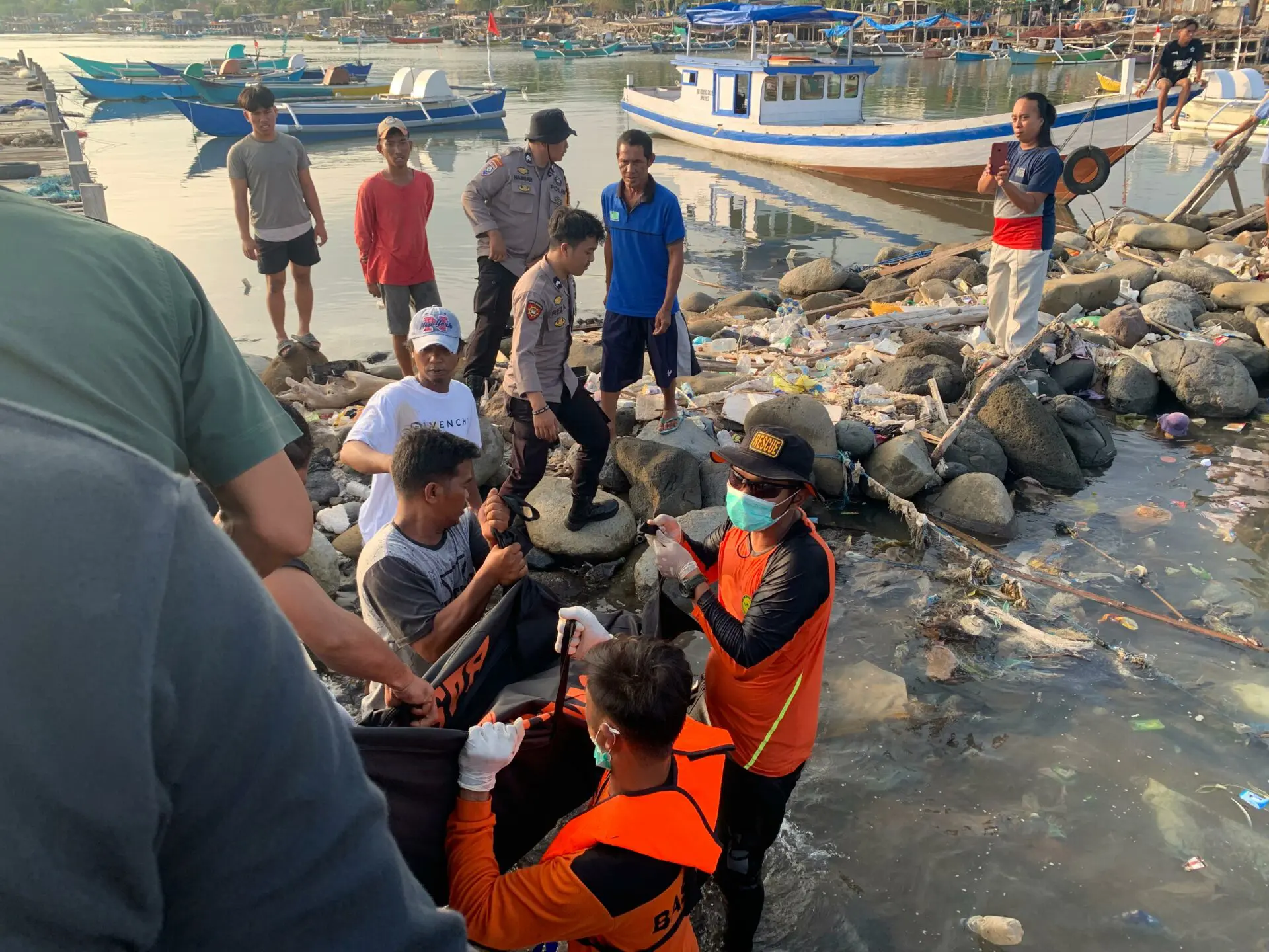 Meninggal Dunia, Tim SAR Evakuasi ABK KM Selaras Mas