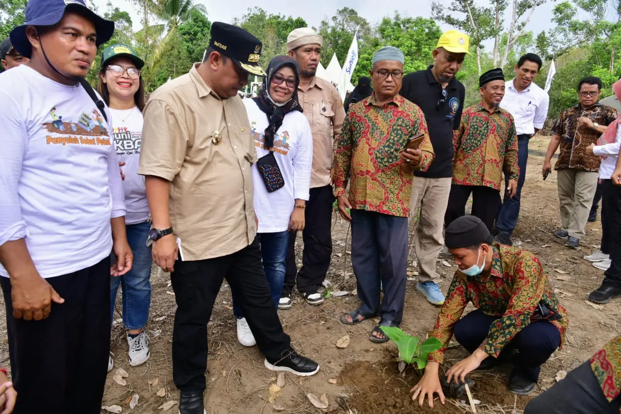 Pj Gubernur Sulsel Ajak Santri di Lutra Terlibat Budidaya Pisang Cavendish