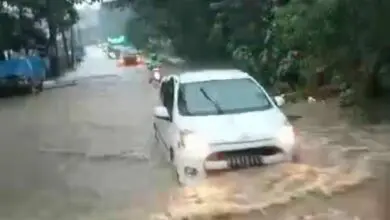 Air Meluap ke Badan Jalan di Dekat Pasar Bontojai Gowa