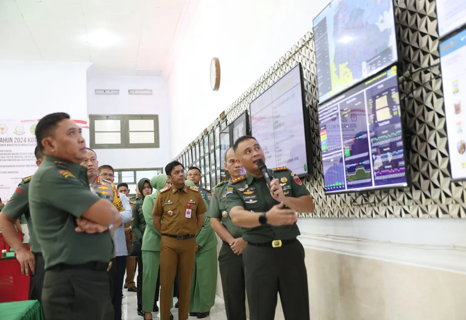 Pangdam Hasanuddin Pantau War Room Kodim Makassar