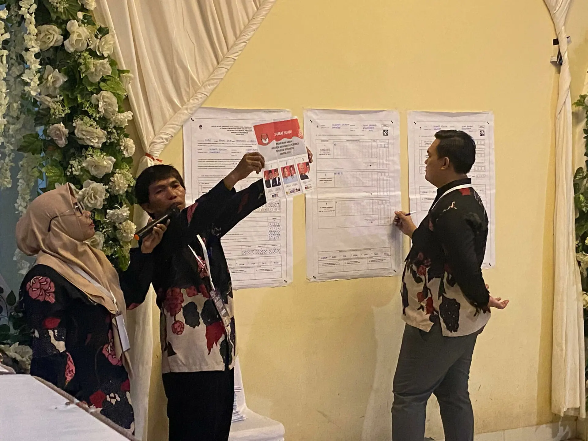 Prabowo-Gibran Unggul Telak di TPS Pj Gubernur Sulsel Mencoblos