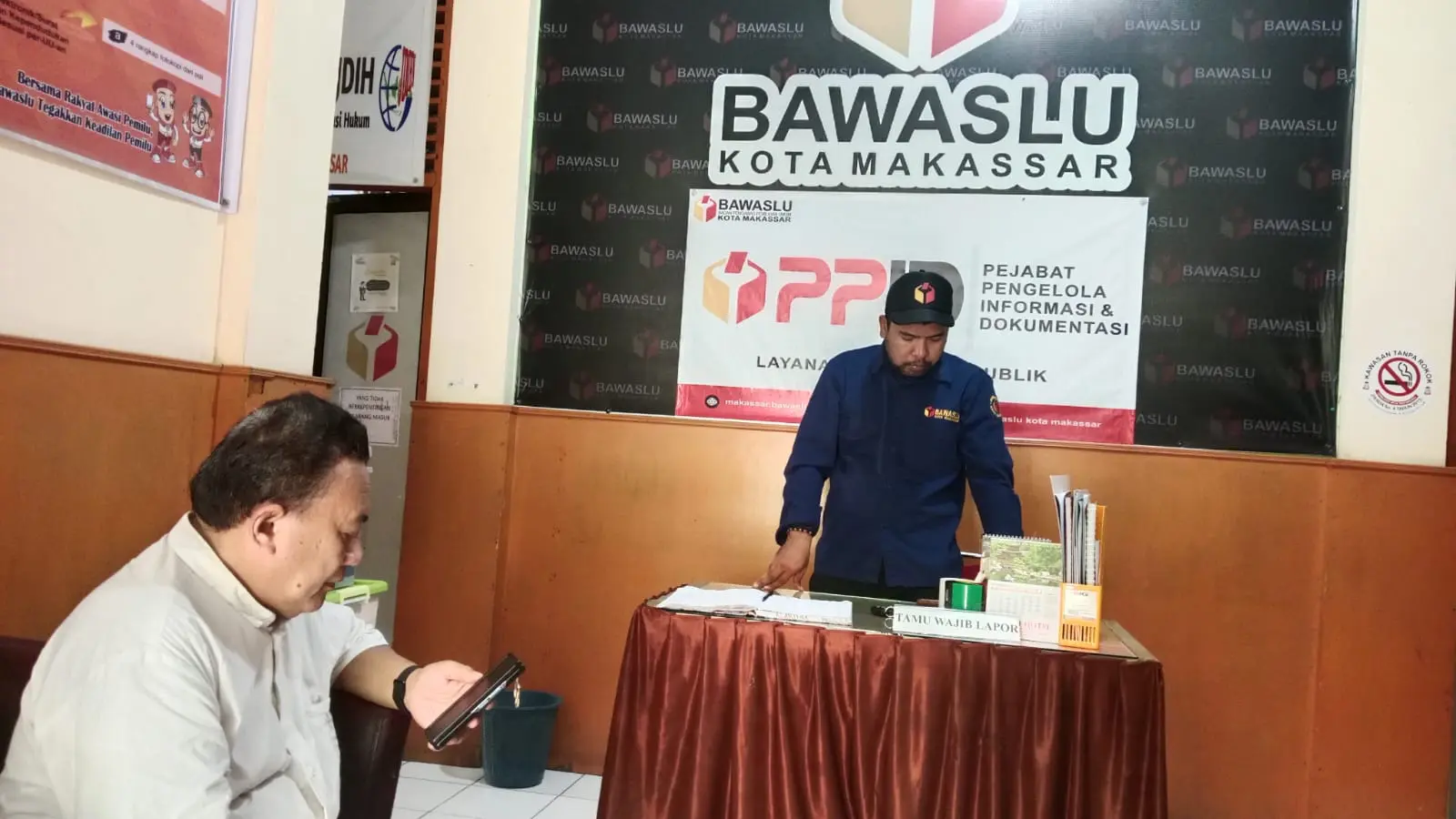 Caleg DPR RI Jalani Pemeriksaan di Bawaslu Makassar