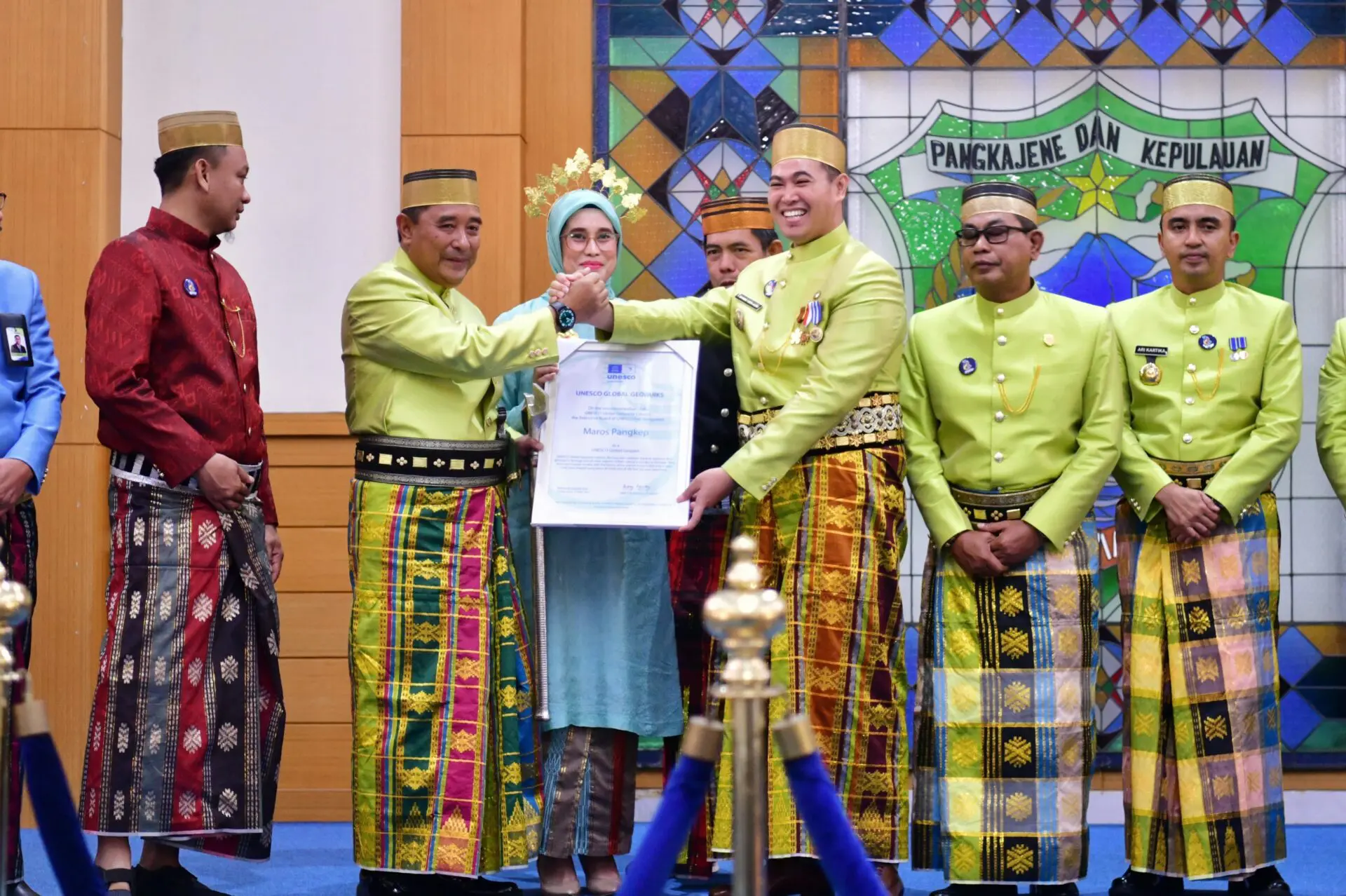 HUT Pangkep, Pj Gubernur Sulsel Salurkan Bantuan dan Resmikan 3 Proyek