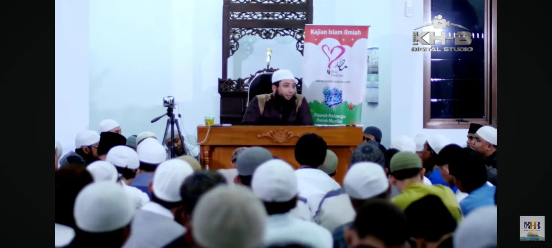 Tak Diizinkan di Masjid Raya, Tabligh Akbar Khalid Basalamah Dipindah ke Karebosi