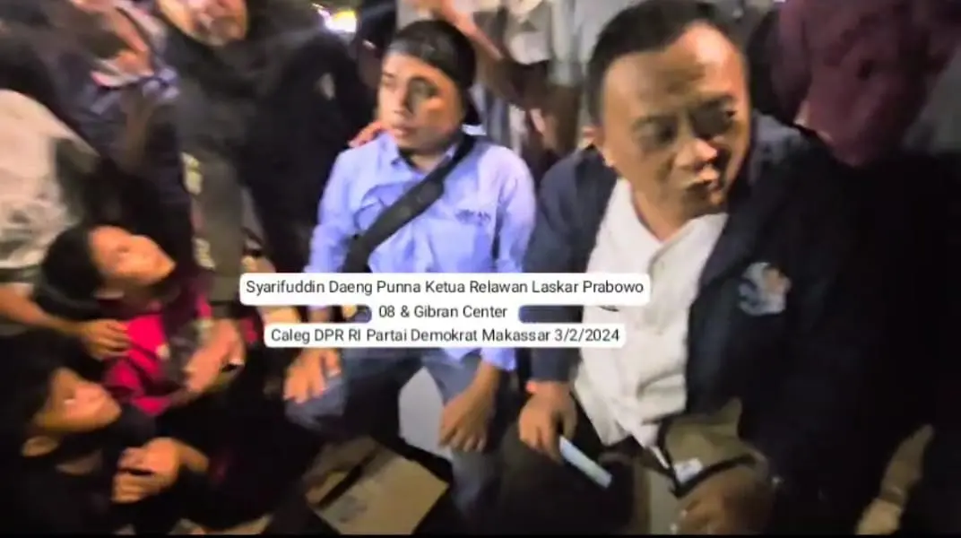 Viral Video Caleg Bagi-bagi Uang di Makassar