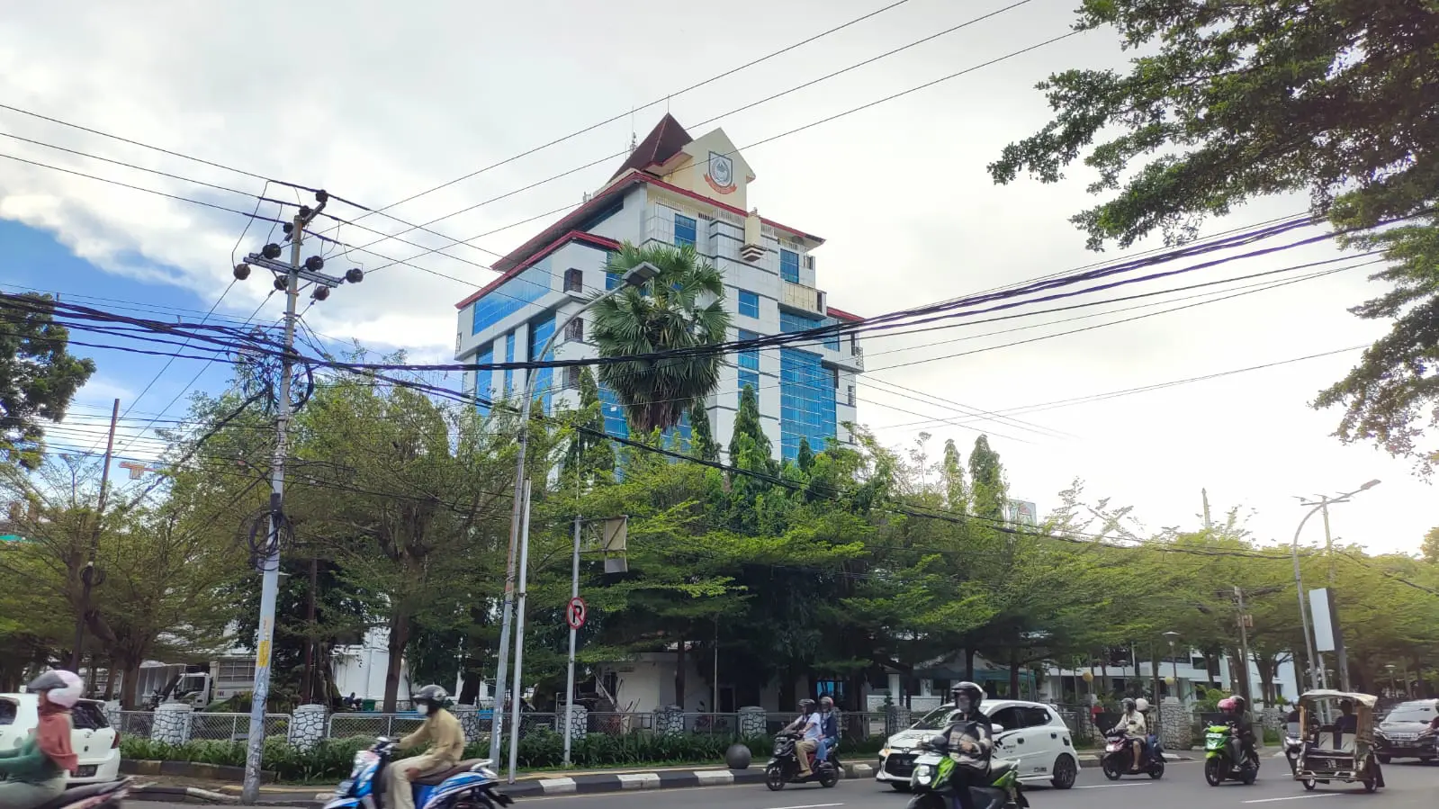 Pengakuan Terduga Pelaku Pencurian Sparepart Lift Balai Kota Makassar