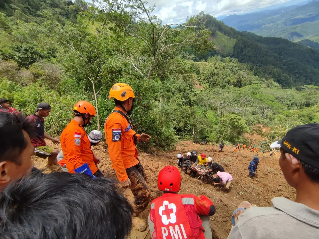 Basarnas Terjunkan Tim Evakuasi ke Lokasi Longsor Luwu, 4 Korban Meninggal Dunia