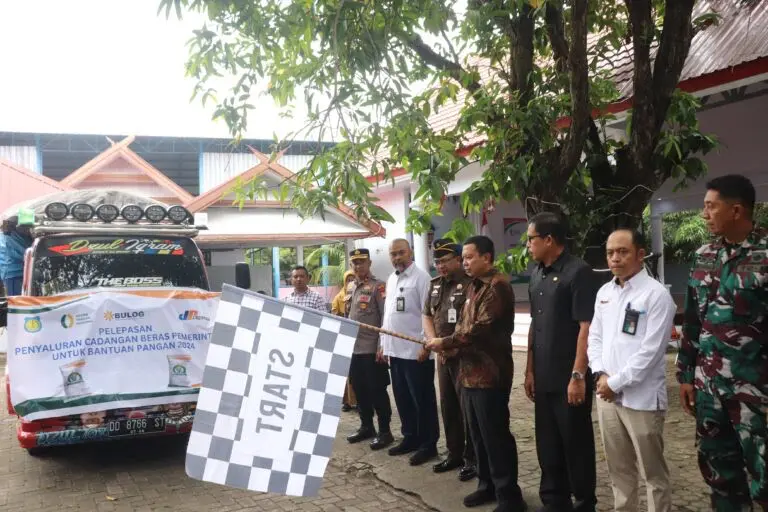 Bupati Selayar Serahkan Bantuan Pangan Untuk 12.170 KK
