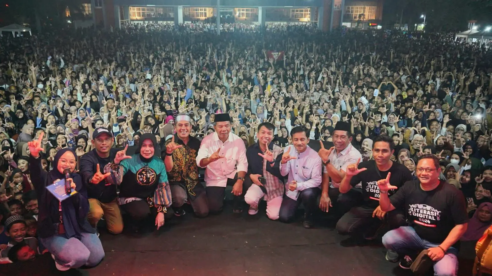 Bupati Andi Utta Launching Desa Digital, Ribuan Orang Padati Lapangan Pemuda