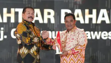 Pj Gubernur Bahtiar Raih CNN Indonesia Awards Kategori Excellence Governance Leadership