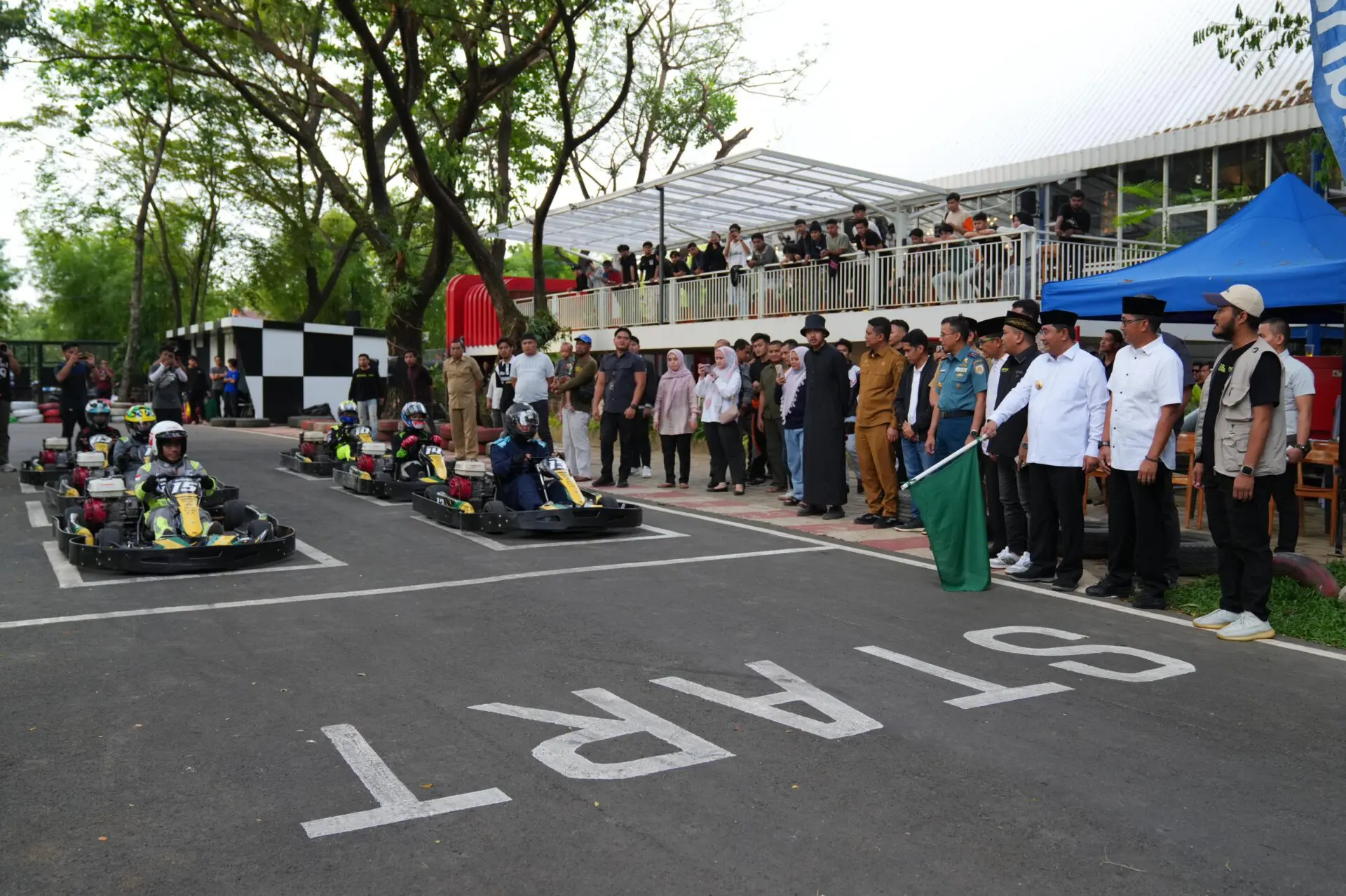 Adu Cepat Pembalap Gokart Perebutkan Piala Gubernur Sulsel