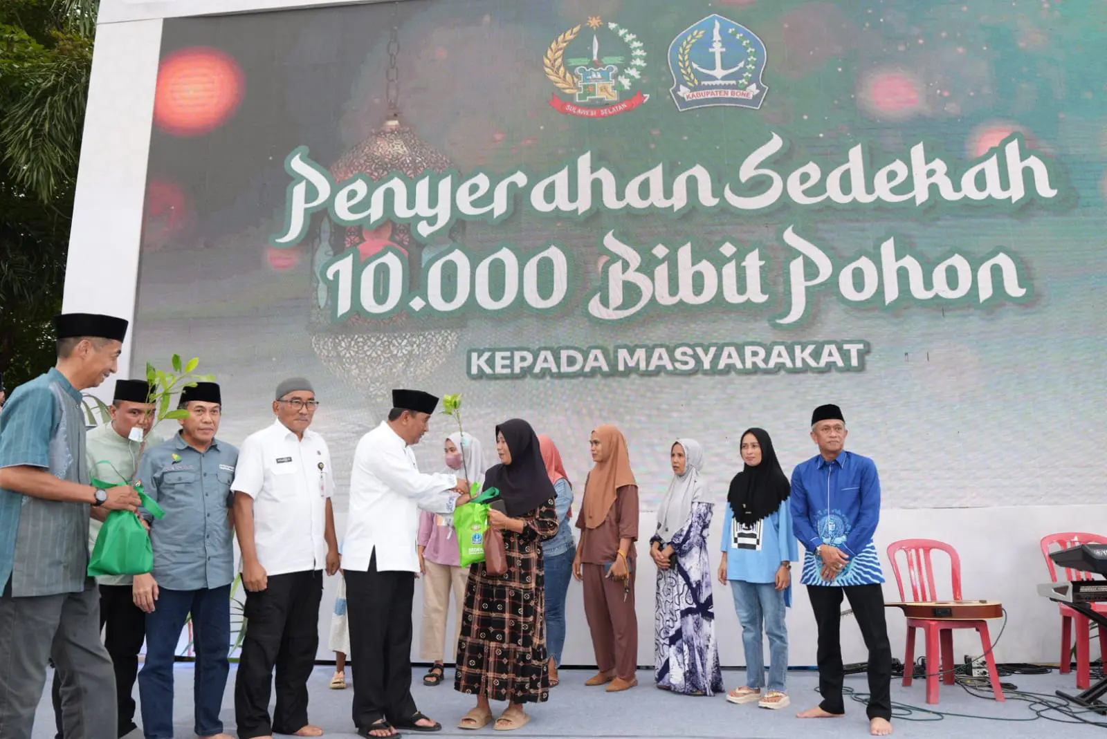 Cetak Sejarah, Pj Gubernur Bahtiar Inisiasi Gerakan Sedekah Pohon dari Sulsel untuk Indonesia
