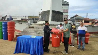 Bank Sulselbar Sumbangkan Tong Sampah untuk Pemerintah Kabupaten Toraja Utara
