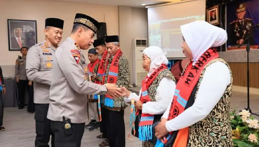 35 Pemenang Ibadah Umroh Diberangkatkan Kapolda Sulsel