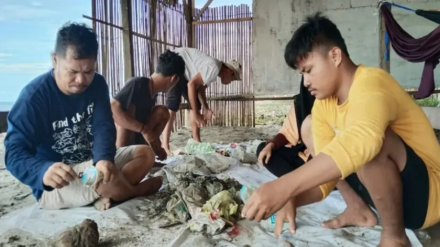 Memperingati Hari Bumi 2024: Aksi Sampling Sampah Digelar Aktivis Lingkungan Polewali Mandar