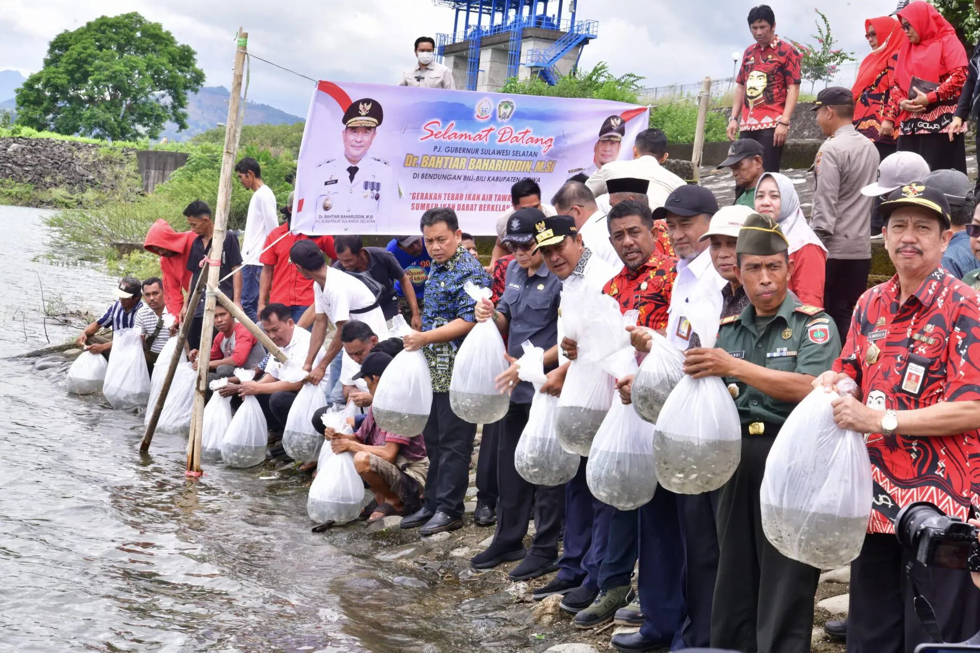 Tebar 100 Ribu Benih Ikan, Pj Gubernur Bahtiar Ajak Warga Rawat Bendungan Bili-bili