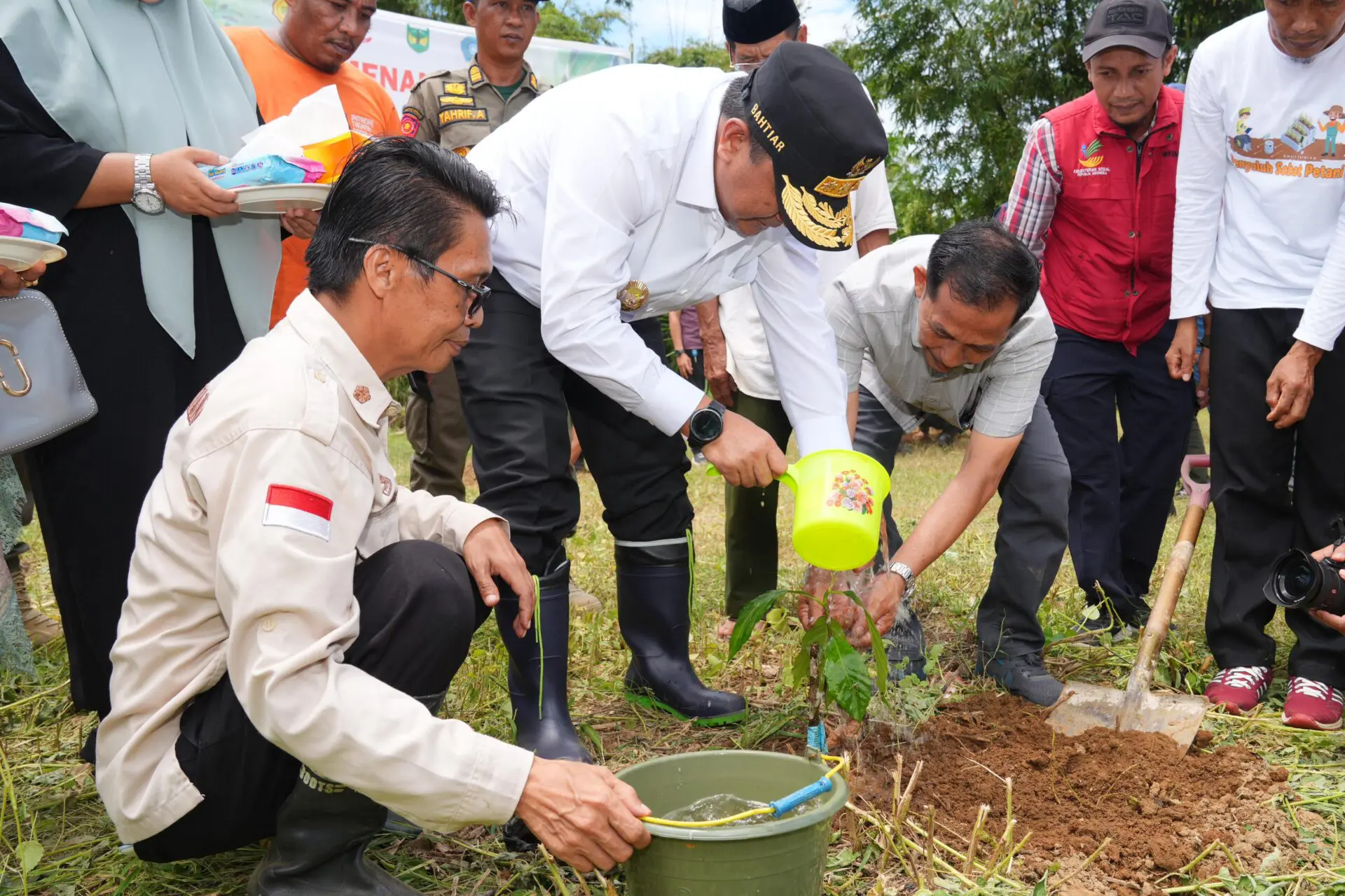 Warga Antusias Dukung Penanaman Pohon Serentak di Hari Bumi