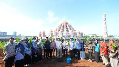 Pj Gubernur Bahtiar Tanam Kelapa Genjah, Komoditas Unggulan dari Selayar