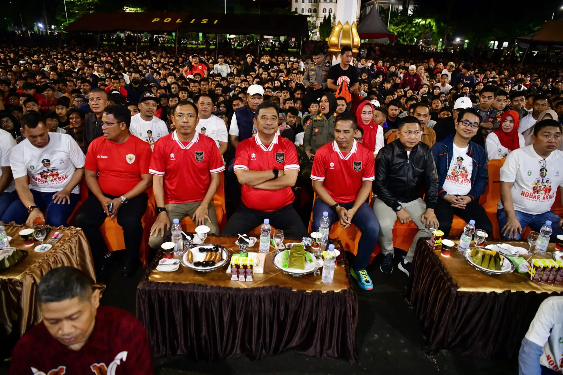 Pj Gubernur Bahtiar dan Ribuan Warga Parepare Nobar Indonesia-Uzbekistan