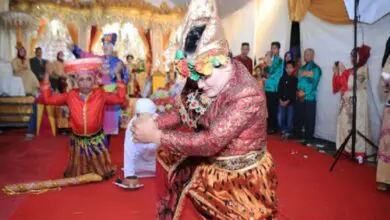 Atraksi Maghiri Bissu dari Sulsel, Unjuk Kebolehan di Gelaran Festival Budaya Bugis 2024