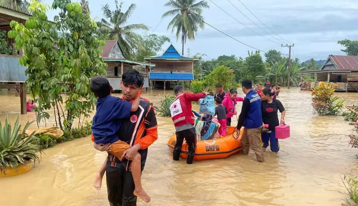 PMI Sulsel Menerjukan Relawan dan Kirim Bantuan untuk Korban Bencana Banjir dan Longsor