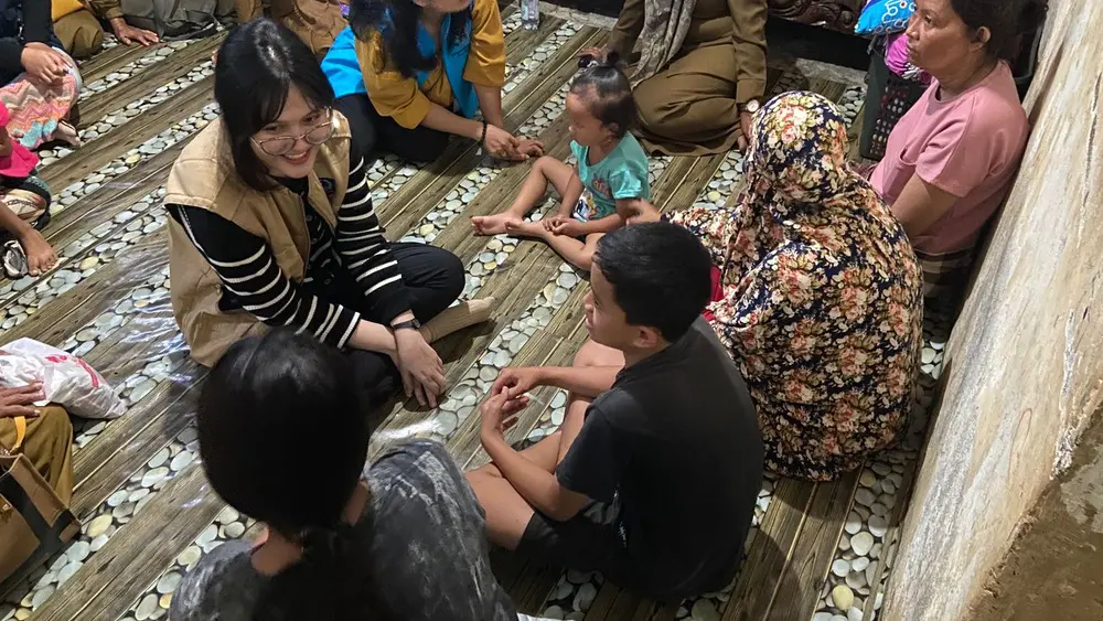 Pemprov Sulsel Beri Pendampingan Trauma Healing untuk Anak-anak dan Perempuan Korban Banjir dan Longsor