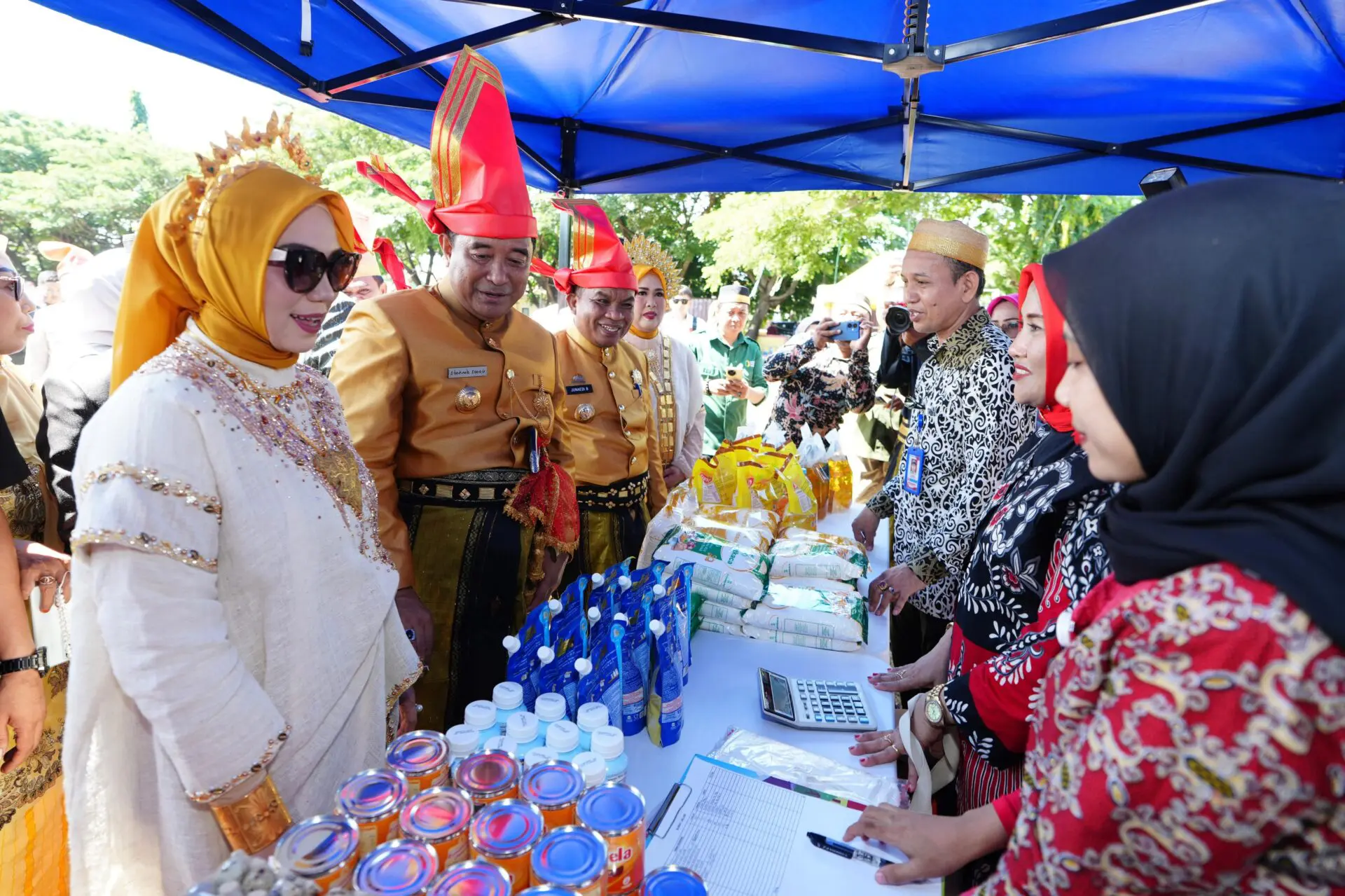 Hadiri HUT Jeneponto, Pj Ketua PKK Sulsel Serahkan Bantuan untuk UMKM