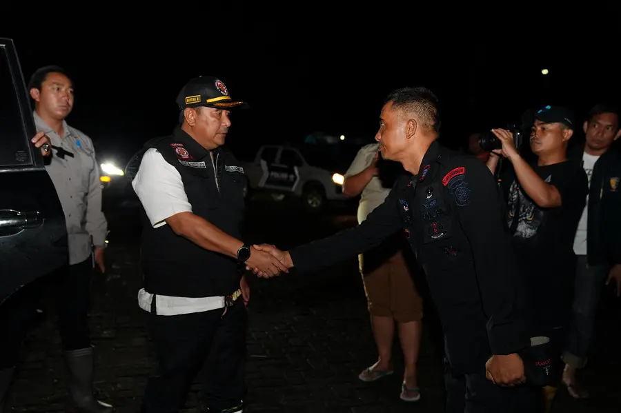 Pj Gubernur Sulsel Kunjungi Titik Banjir Terparah di Luwu