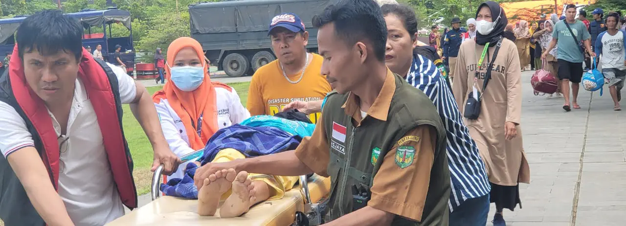 Nakes Harus Jalan Kaki untuk Layani Korban Banjir dan Longsor di Latimojong