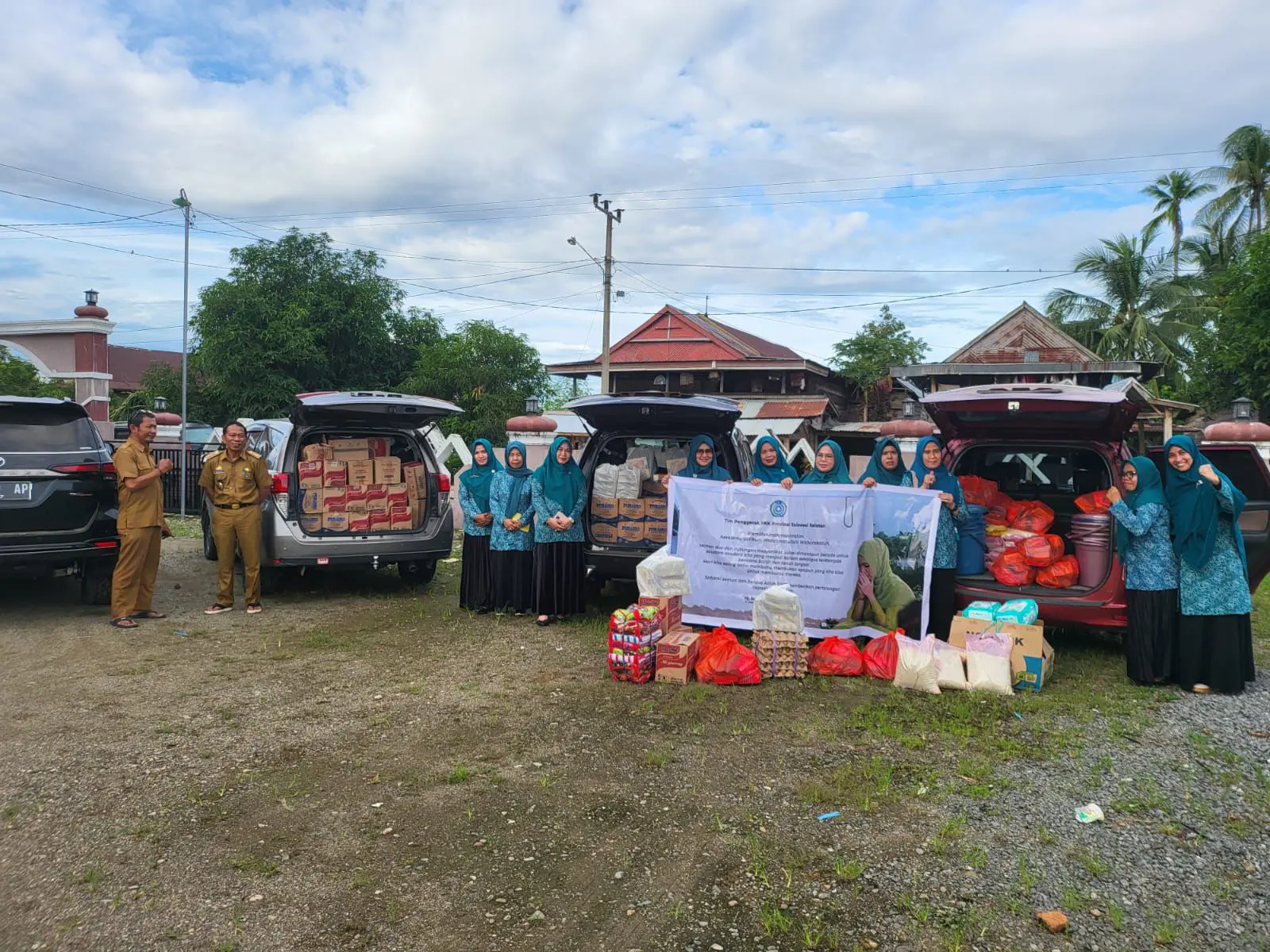 Bantuan TP PKK Sulsel Sudah Sampai ke Korban Banjir dan Longsor