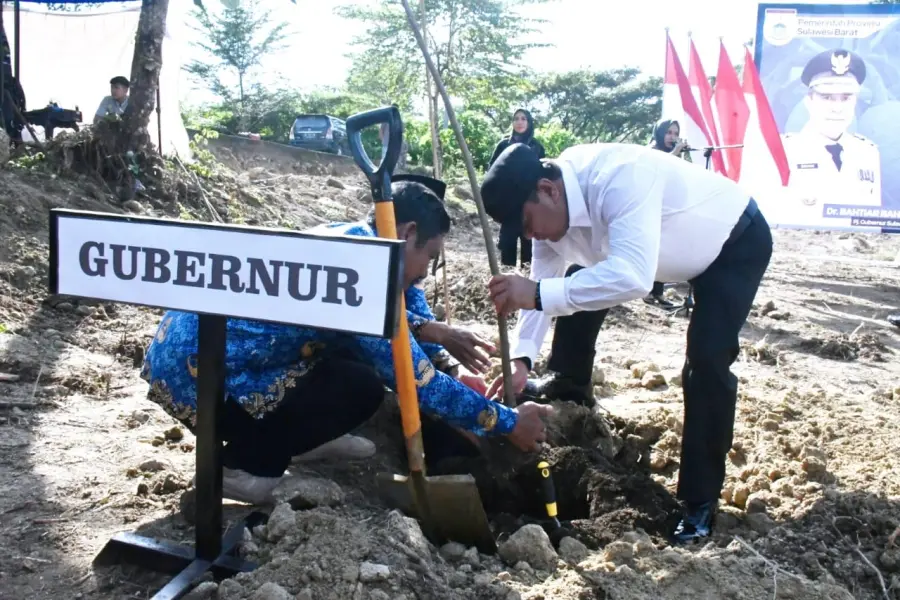 Peringati Harkitnas, Pj Gubernur Bahtiar Bersama Forkopimda Sulbar Menanam Sukun