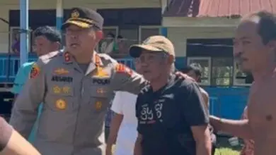 Kapolda dan Kapolres Luwu, Angkat Bantuan hingga Evakuasi Warga dari Desa Terisolir