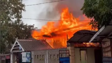 Kebakaran Hebat Menimpa Rumah Penjual Gas LPG di Kota Makassar