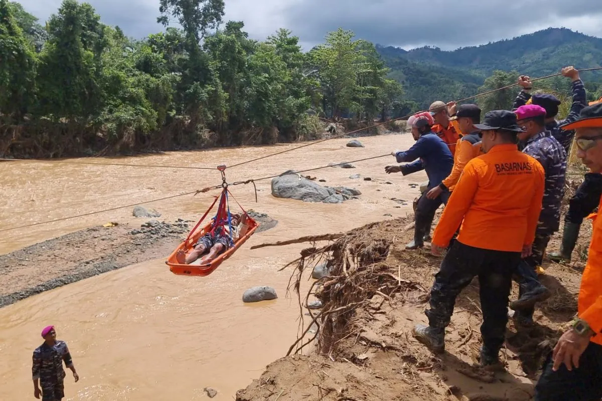 8 warga yang Terisolasi Pascabencana Banjir di Luwu, Berhasil Dievakuasi Tim SAR